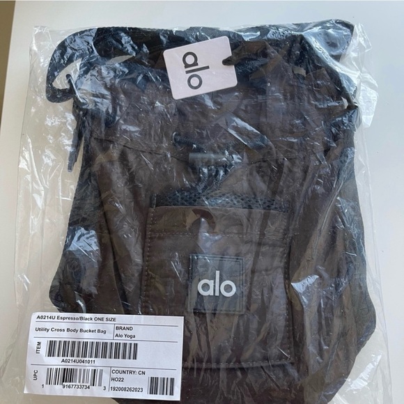 ALO Yoga Bucket Bag in espresso brown - Picture 4 of 4